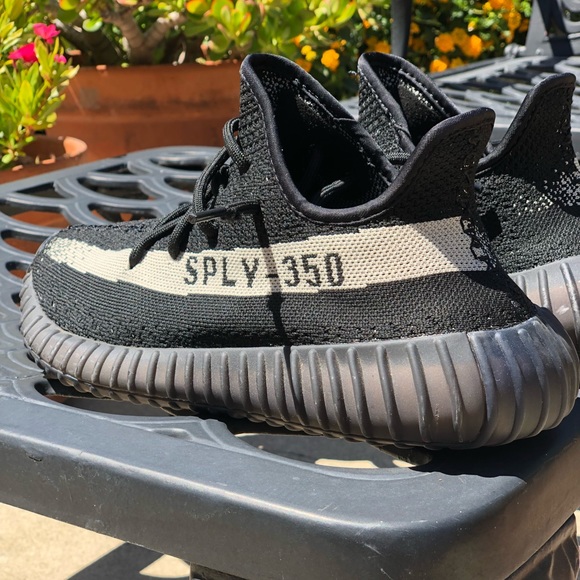 Yeezy V2 Boost, US-9.5, Oreo and also Bred color. - Picture 5 of 8